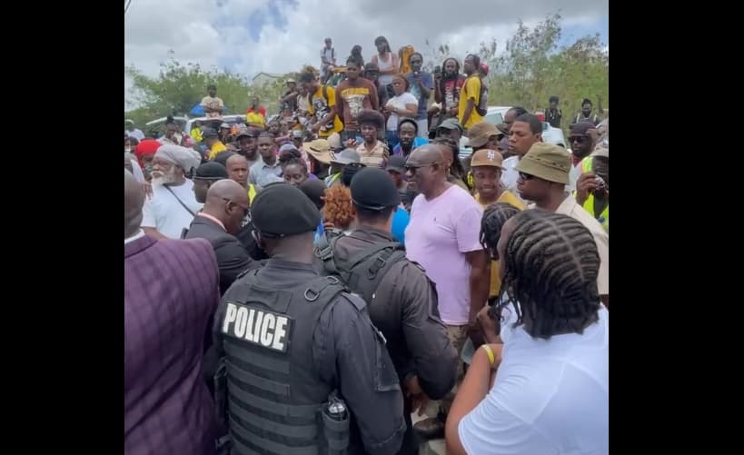 public works workers protest outside prime minsiter office for outstanding money